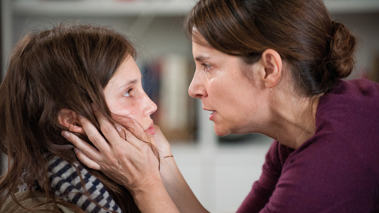 кадр из фильма Молода и прекрасна