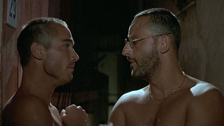 кадр из фильма Голубая бездна