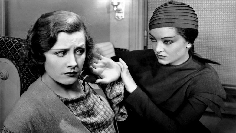 кадр из фильма Тринадцать женщин