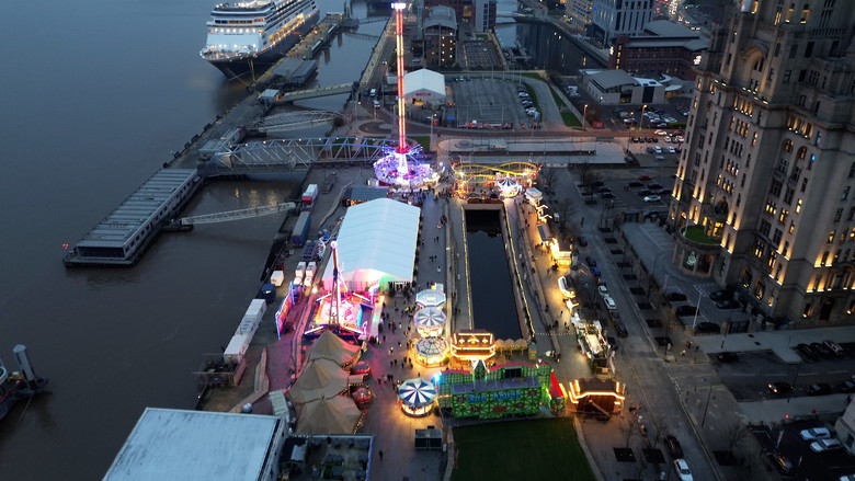 кадр из фильма A Gift In The Cold