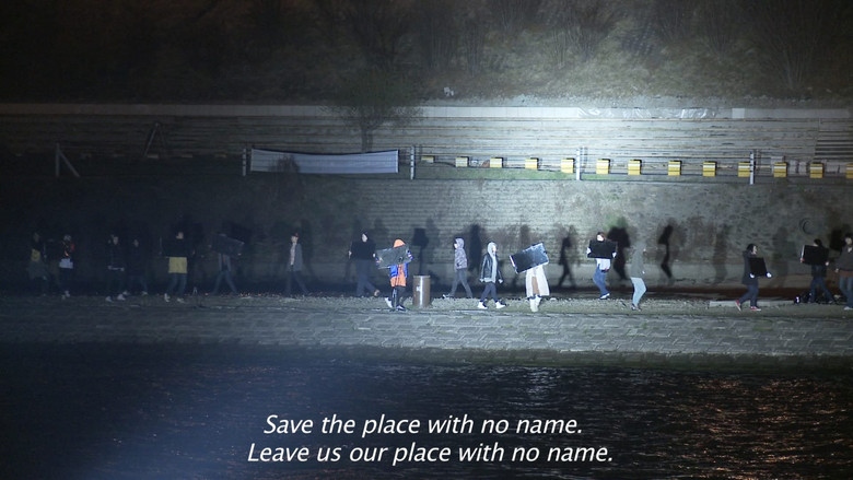 кадр из фильма S.O.S. - 채택된 불일치