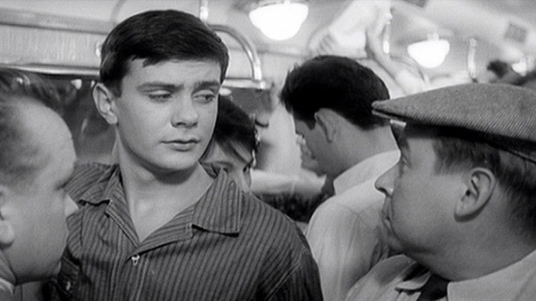 кадр из фильма Я шагаю по Москве