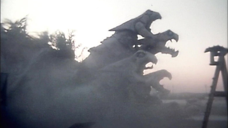 кадр из фильма 八岐之大蛇の逆襲