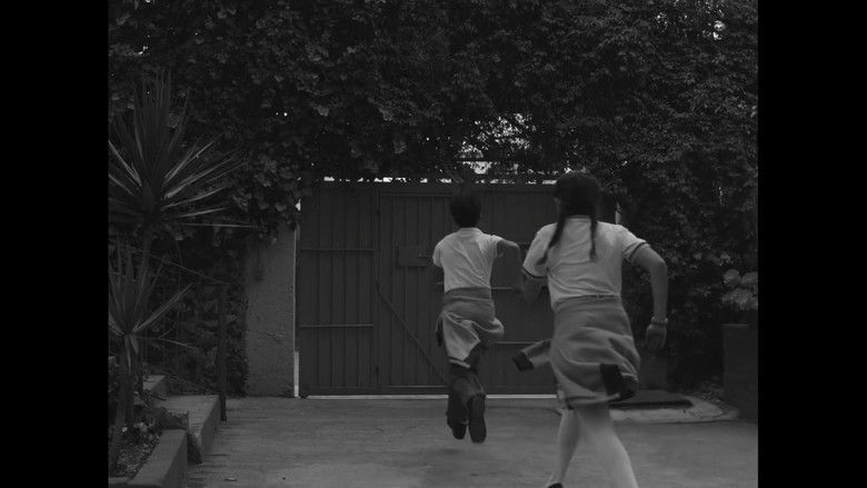 кадр из фильма La edad de la decencia