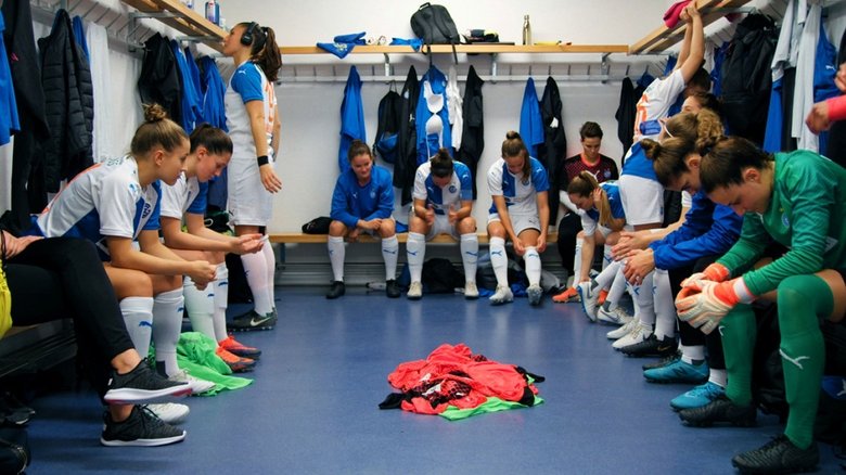 кадр из фильма Football Inside