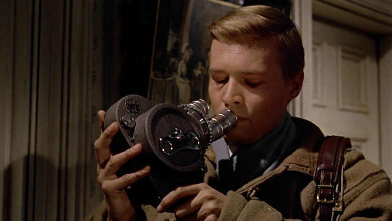 кадр из фильма Подглядывающий