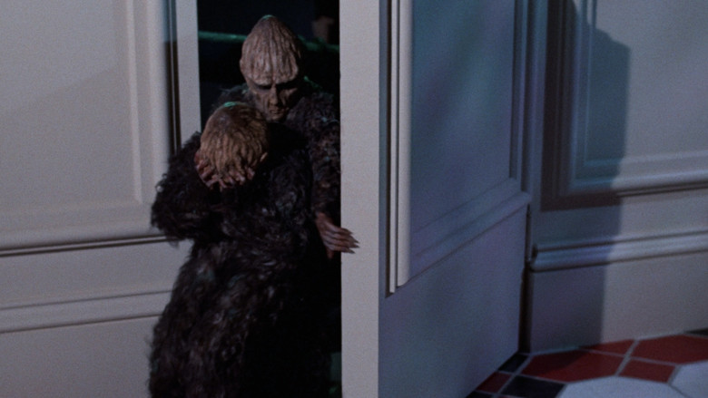 кадр из фильма Не бойся темноты