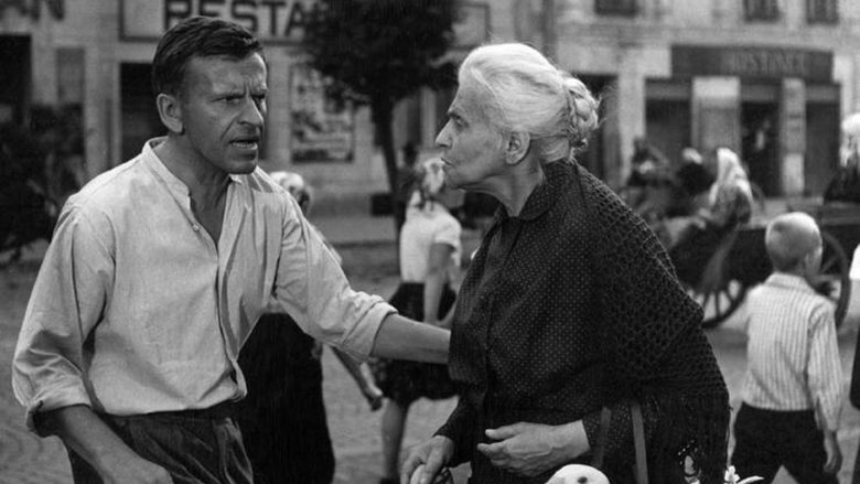 кадр из фильма Магазин на площади