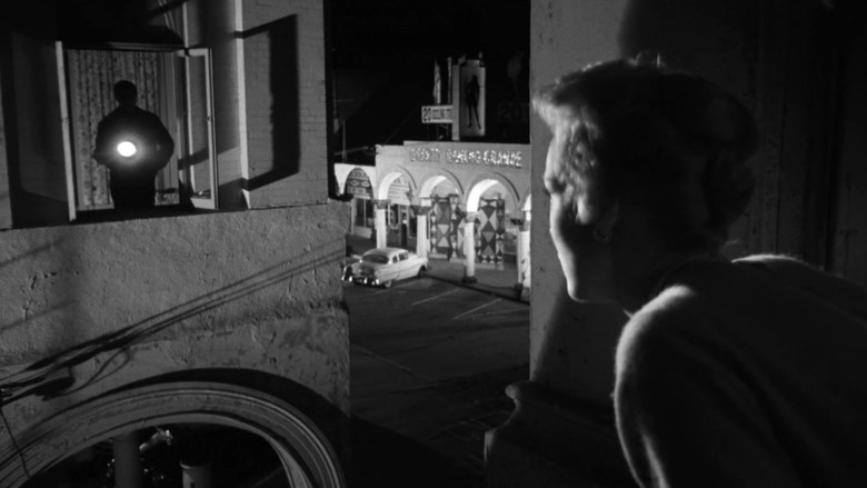 кадр из фильма Печать зла