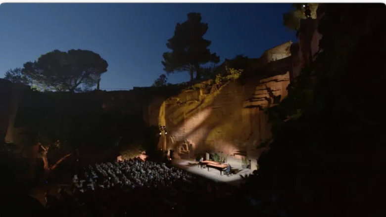 кадр из фильма Entre Duel et Duo, Jean-François Zygel & André Manoukian / Concert au Théâtre des Taillades