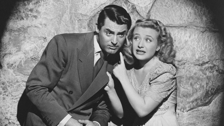 кадр из фильма Мышьяк и старые кружева