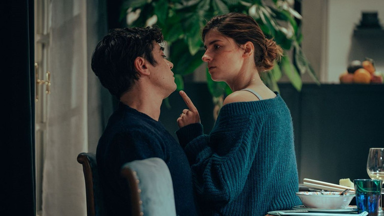 кадр из фильма Умри от неё