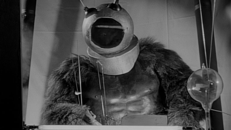 кадр из фильма Робот-монстр