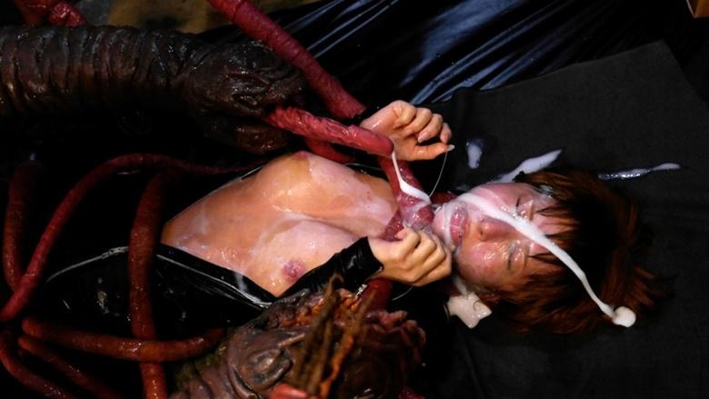 кадр из фильма 2穴触手 ～監禁された捜査官～ 新井エリー