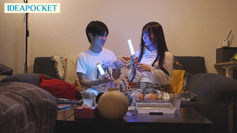 кадр из фильма アイドルTO(トップオタク)だった僕が引退ライブ後にDM呼び出されガチ恋告白され 恋愛禁止の3年間禁欲した彼女に超甘々ラブラブで痴女られた2日間