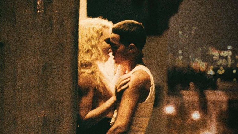 кадр из фильма Белая девушка