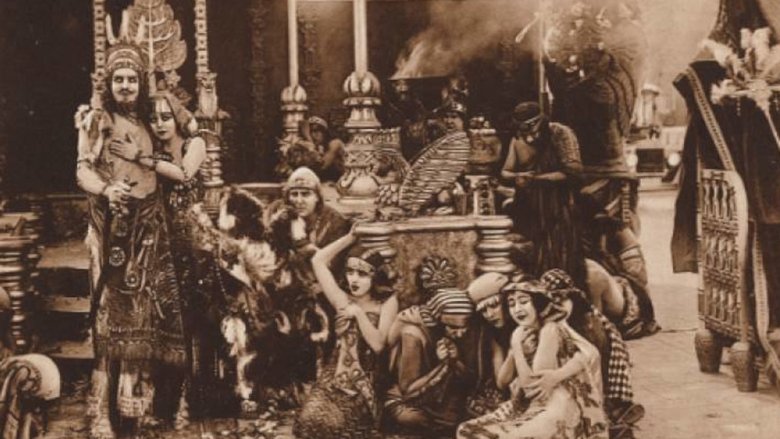 кадр из фильма The Fall of Babylon