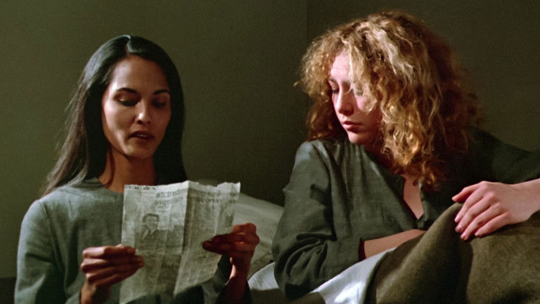 кадр из фильма Эммануэль в тюрьме