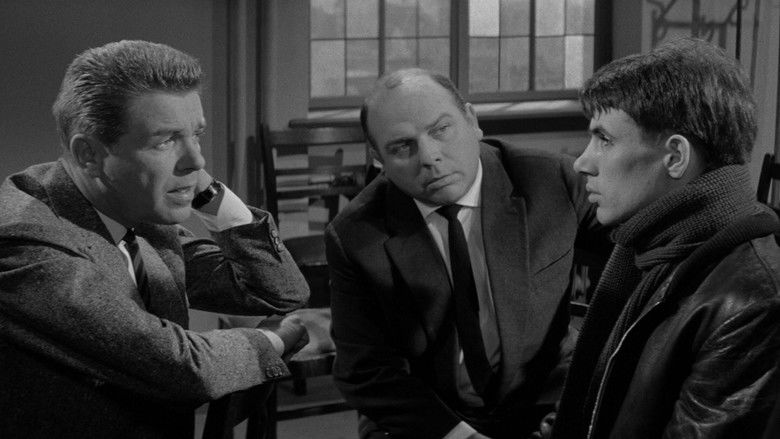 кадр из фильма Доносчик