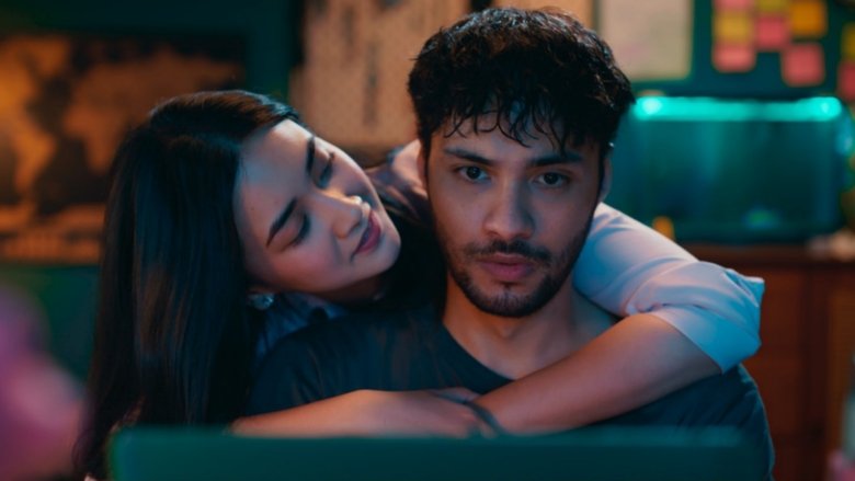 кадр из фильма Cinta Tak Pernah Tepat Waktu