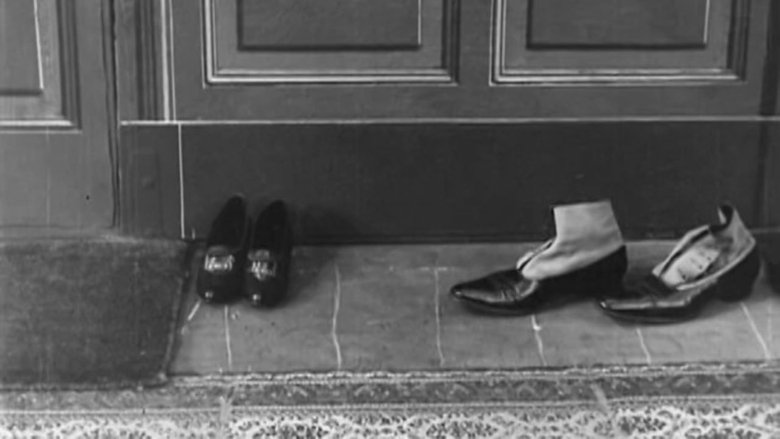 кадр из фильма Les Chaussures matrimoniales