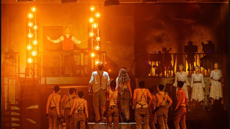 кадр из фильма Hadestown: The Musical