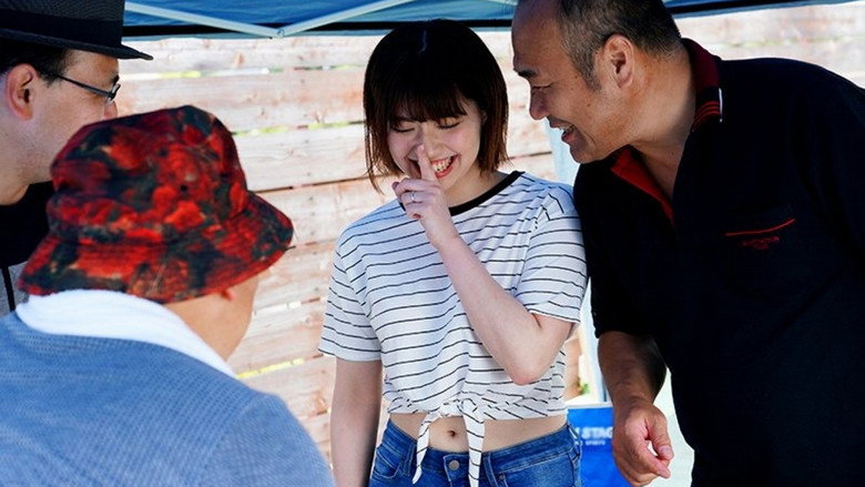 кадр из фильма JUL-319町内キャンプNTR テントの中で中出しされた妻の衝撃的寝取られ映像 石原希望