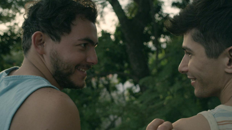 кадр из фильма Raro el que no es raro