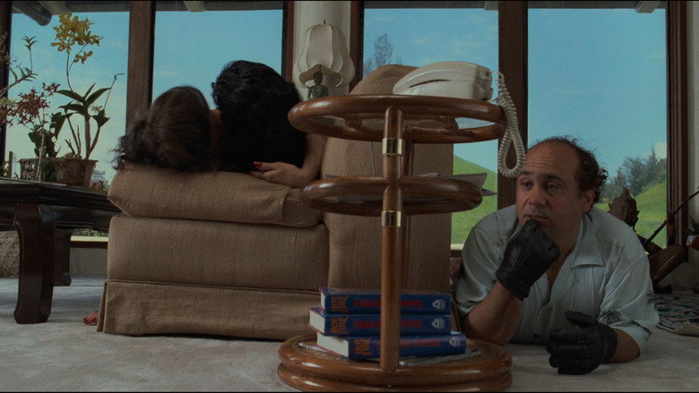 кадр из фильма Сбрось маму с поезда