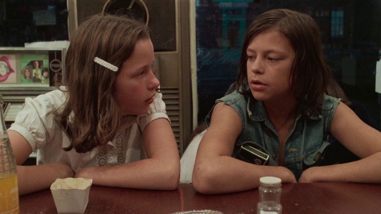 кадр из фильма L'eau chaude, l'eau frette