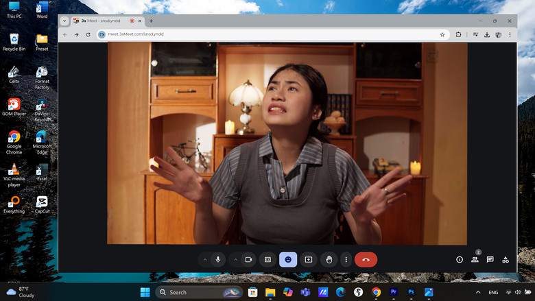 кадр из фильма Curhatan Revi Siterusah