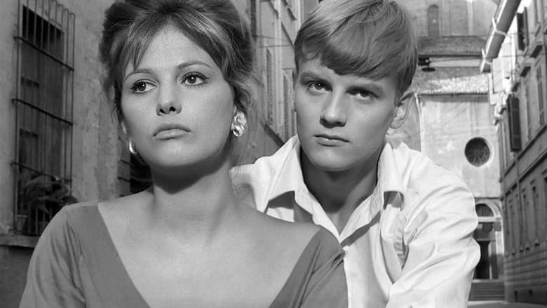 кадр из фильма Девушка с чемоданом