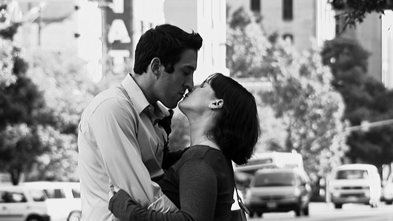 кадр из фильма Полночный поцелуй