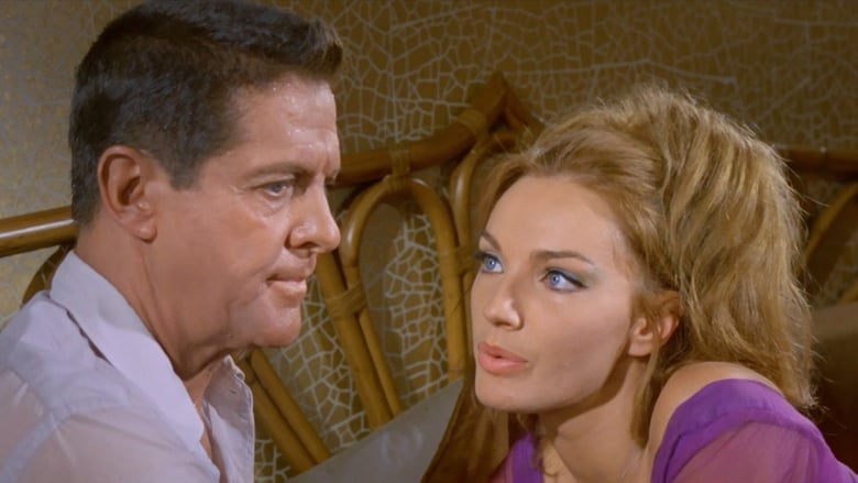 кадр из фильма Пять золотых драконов