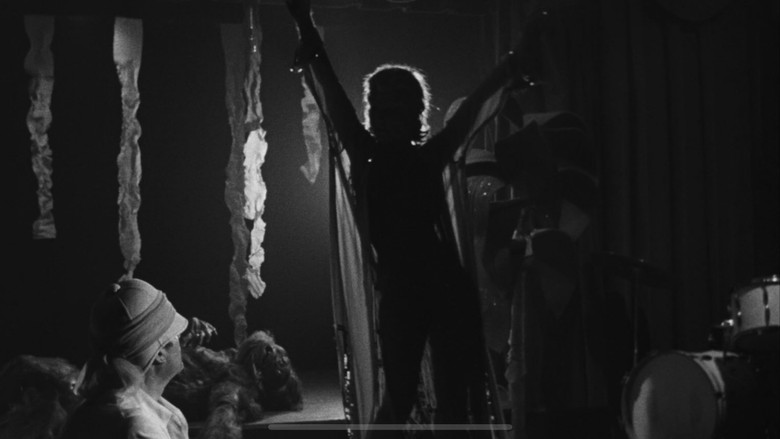 кадр из фильма Женщина-обезьяна