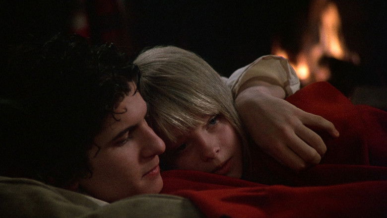 кадр из фильма Девочка живущая вниз по переулку