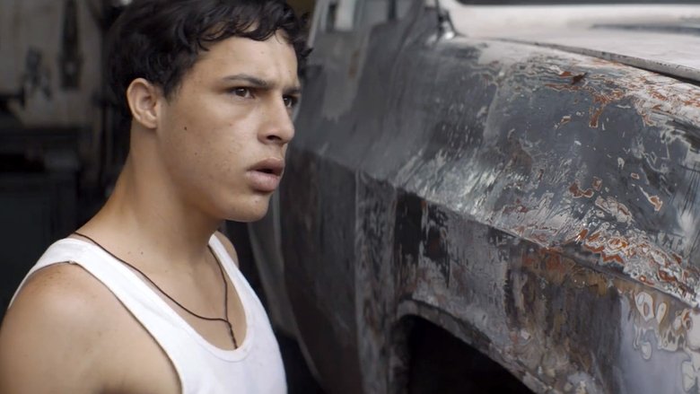 кадр из фильма Издалека