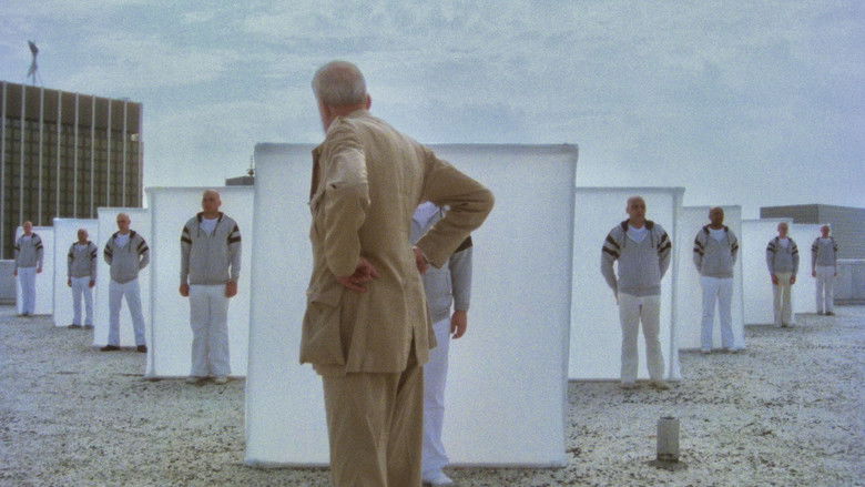 кадр из фильма Посетитель