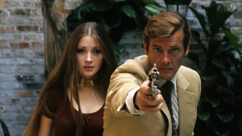 кадр из фильма 007: Живи и дай умереть