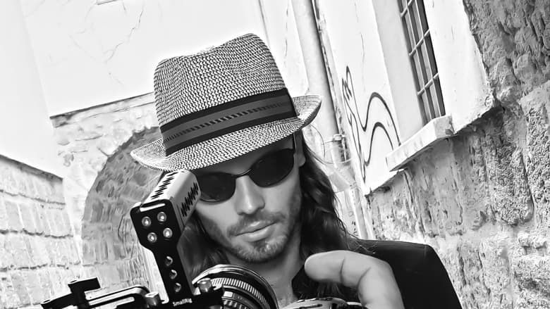 кадр из фильма Το Κουτί