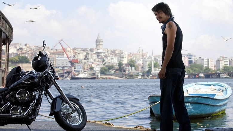 кадр из фильма Любовь любит случайности