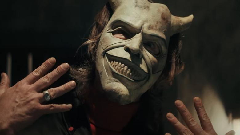 кадр из фильма Чёрный телефон