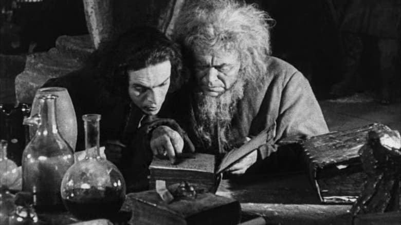 кадр из фильма Голем, как он пришел в мир