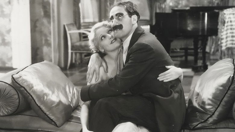 кадр из фильма Лошадиные перья