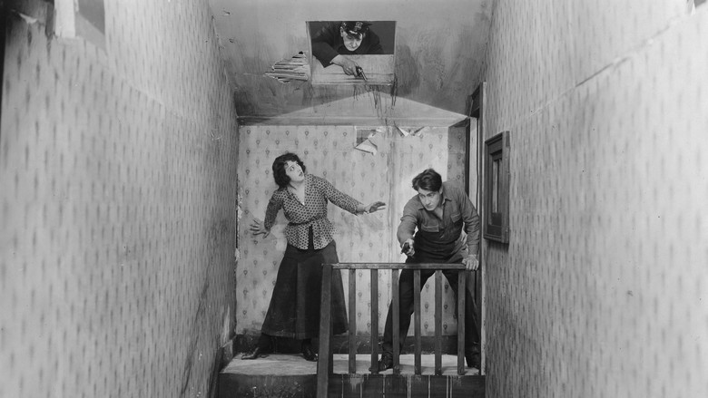 кадр из фильма While New York Sleeps