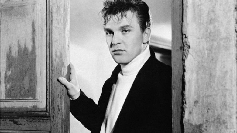 кадр из фильма Маменькины сынки