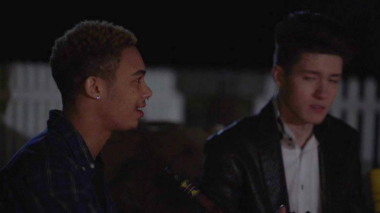 кадр из фильма Резня на кладбище