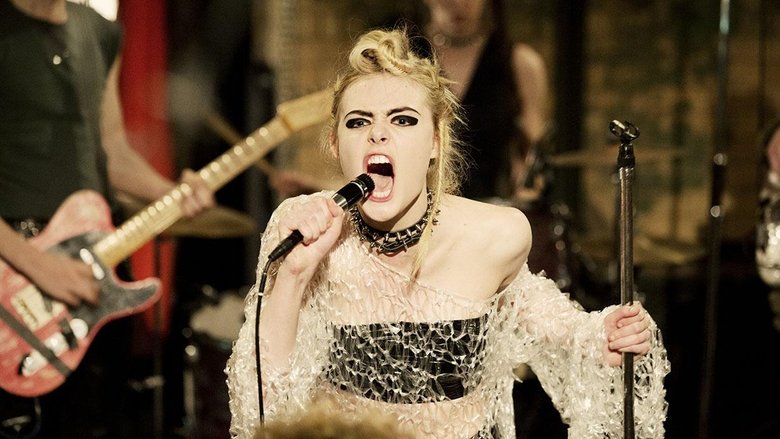 кадр из фильма Как разговаривать с девушками на вечеринках