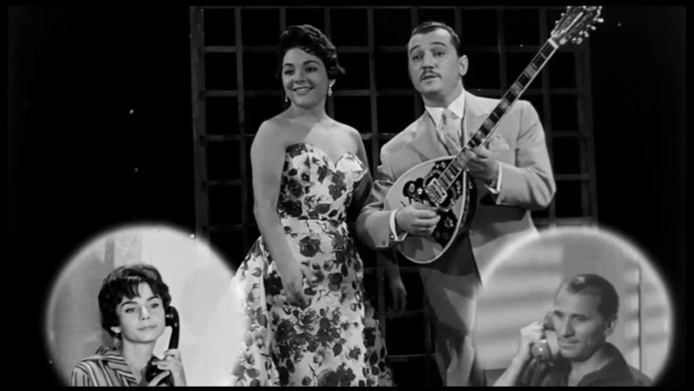 кадр из фильма Λαός και Κολωνάκι