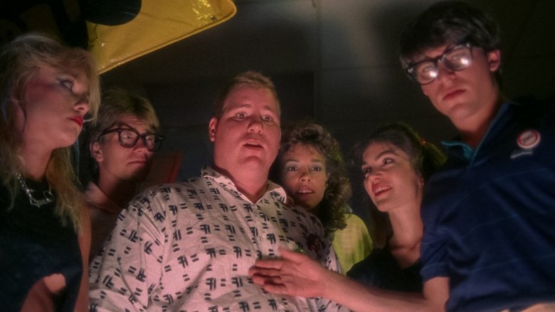 кадр из фильма Студентки в кегельбане беса